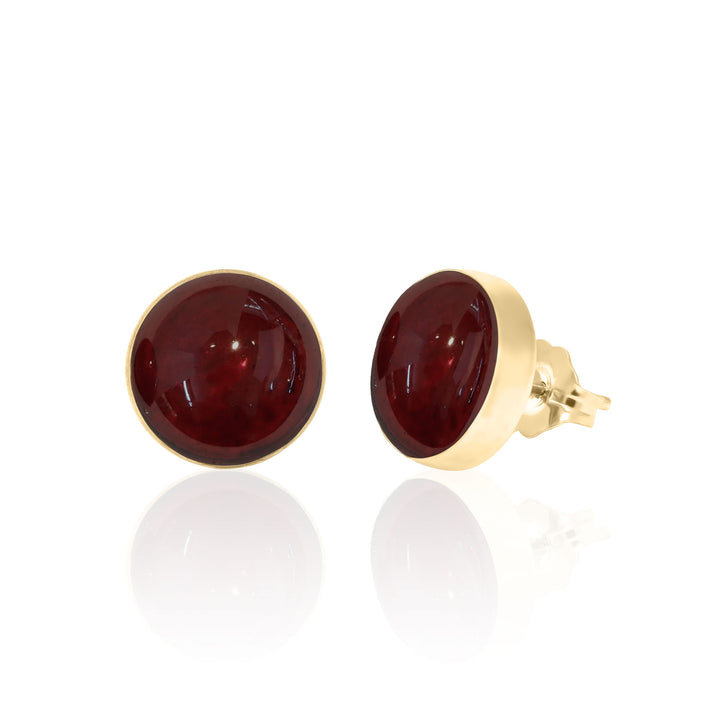Aretes redondos de granate de 10 mm en oro de 14 quilates