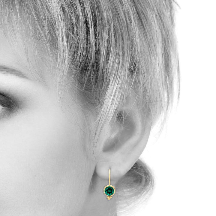 Aretes colgantes pequeños de esmeralda para mujer en oro de 14 quilates, redondos de 6 mm, creados en laboratorio